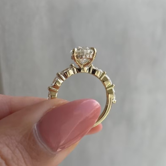 Pear Shaped Sparkling Ring - Picture 5 of 5